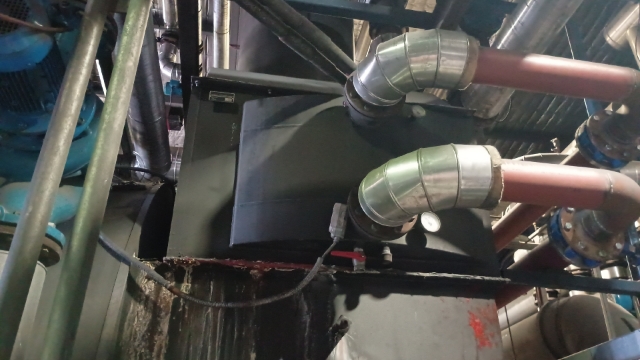 <p>Disconnect the northern condenser and use the gantry rollers system to raise the condenser to the required height and then slew the condenser to the lowering area. Lower to the ground and remove.</p>