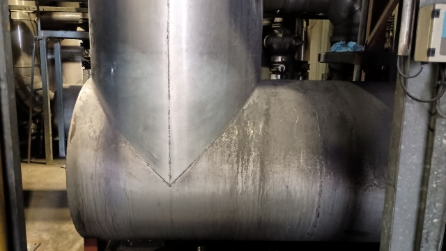 <p>Use the plasma cutter to cut off vertical stack from CO2 manifold at the required location. (200mm above the CO2 manifold)</p>