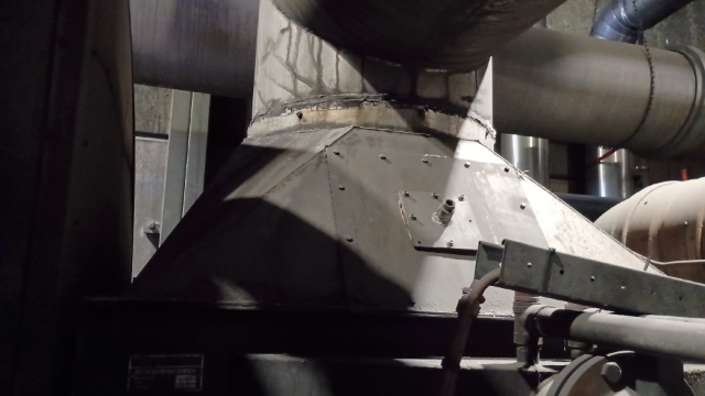 <p>Remove the hood from the condenser.</p>