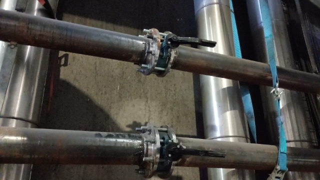 <p>Close off condenser water pipes and remove at the new valve area. Use blanks to secure valves as the valves are not lugged at this area.</p>