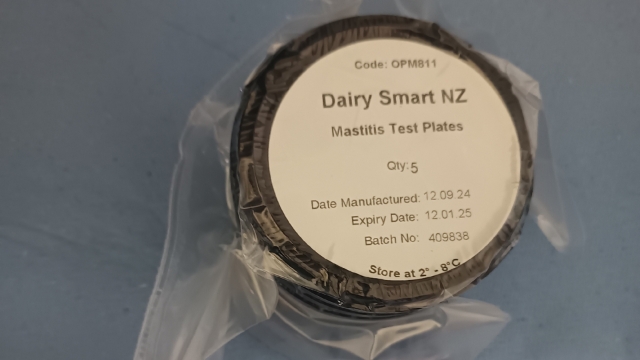 <p>Always handle plates with the lid on the bottom Lable facing up</p>