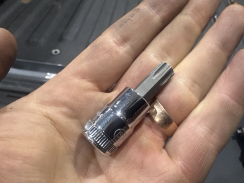 <p>Get T50 Torx bit</p>