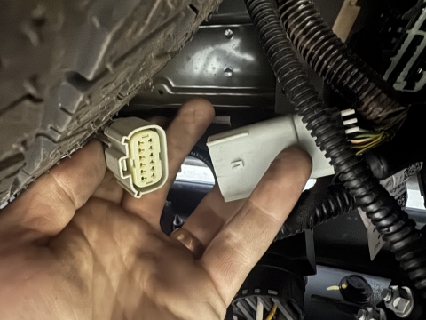 <p>Disconnect this plug </p><ul><li>It goes to the tailgate</li></ul>