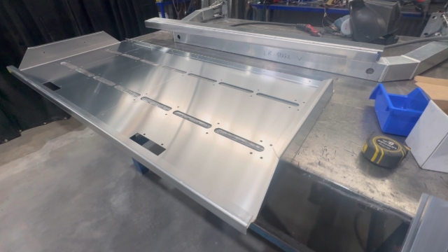 <p>Identify the toolbox base, start with it upside down, as shown here. <strong>320-002-03</strong></p>