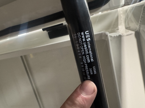<p>Identify the gas struts. Ideally we woudl use 2 x 250N. We only had 300N in stock </p>
