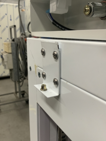 <h2>Bracket Under Panel</h2>