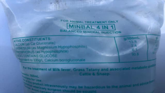 <p>4 in 1 or double cal
To treat milk fever.
Best slowly in the vein.
Can go under the skin.</p>
