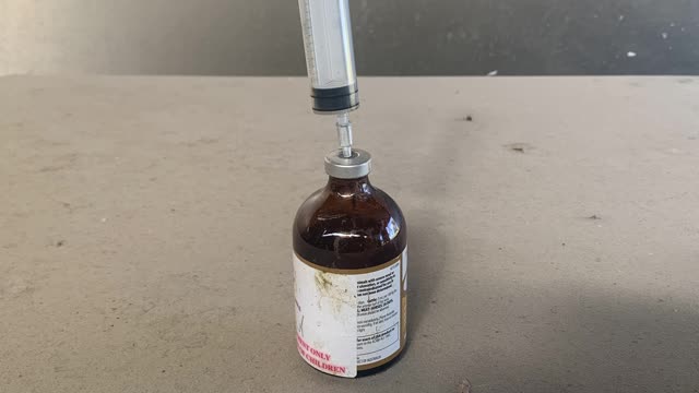 <p>Don’t put dirty needles back into a bottle.
And never leave bottles like this!</p>