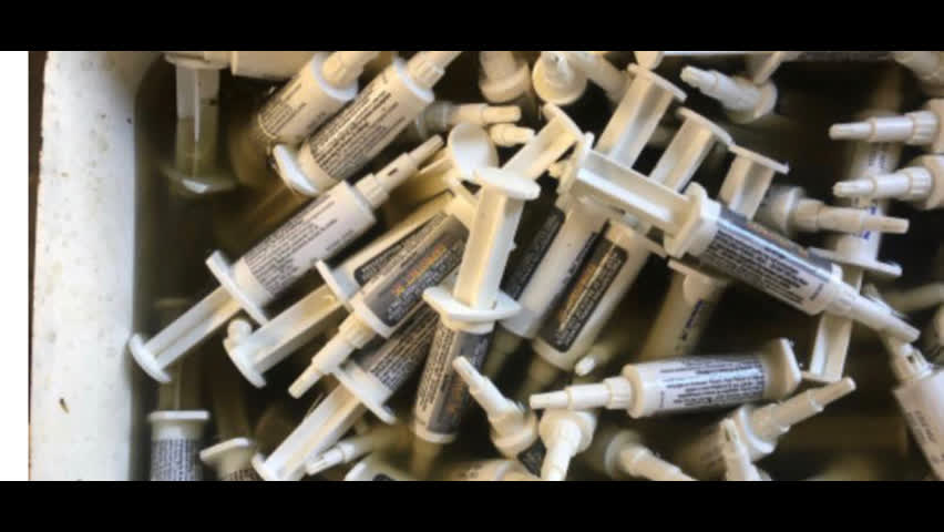 <p>NEVER place tubes directly in water.</p>
