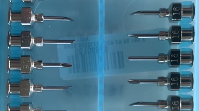 <p>I use 16g by 3/8 needles as I find there is less risk of getting it in the muscle with this slightly shorter needle than the common half inch needle.</p>