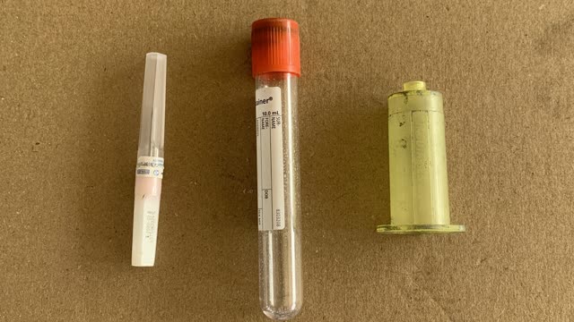 <p>You’ll need a 10ml vacutainer, a needle holder and a 18g vacutainer needle.</p>
