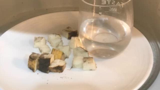<p>Put glass of water on a plate with the 100g of beet.</p>