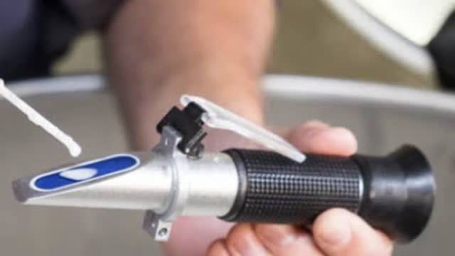 <p>Put a drop of milk on the refractometer.</p>