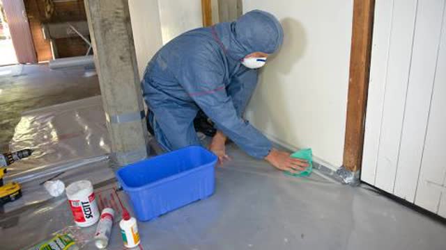 <h4>Clean up properly</h4>
<p>It’s really important to clean up properly so that you safely remove and dispose of the asbestos waste.</p>

