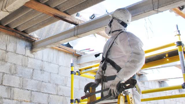 <p><strong>Finishing the job</strong></p>
<p>Visually inspect the area to make sure it has been cleaned properly.</p>