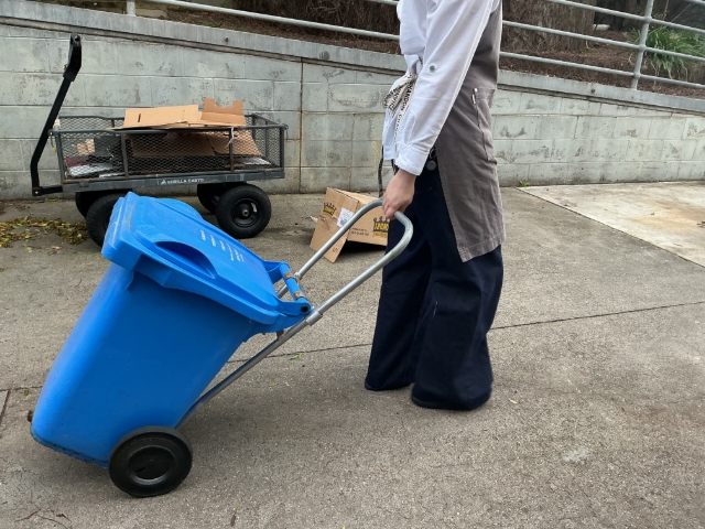 <p><span style="font-size: 16px; line-height: 1.4;">Replacing full bin</span></p><ul><li><p><span style="font-size: 16px; line-height: 1.4;">Once bin is full, the front display will read “BIN FULL” and the machine will stop.</span></p></li><li><p><span style="font-size: 16px; line-height: 1.4;">Turn main switch to OFF position.</span></p></li><li><p><span style="font-size: 16px; line-height: 1.4;">Open metal doors, safely pull bin out, attach handles and move bin to waste area next to shipping container</span></p></li><li><p><span style="font-size: 16px; line-height: 1.4;">Collect another small blue bin and place in cabinet, close doors and press START to restart machine.</span></p></li></ul><p></p>