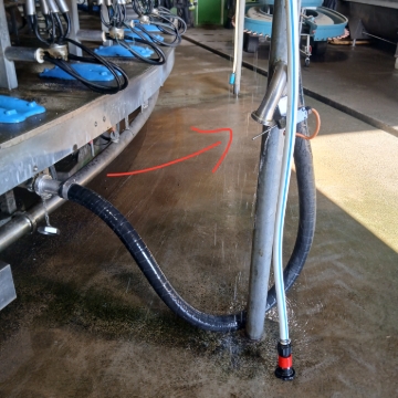 <p>Disconnect wash line</p><p>Connect to holder.</p><p>This will start hydraulic pump&nbsp;</p>