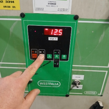<p>Vat 1</p><p>Hold in <strong>cool</strong> ❄️ <strong>button</strong> afew seconds&nbsp;</p><p>The vat will time down 20 minutes before starting.&nbsp;&nbsp;</p>