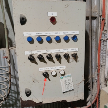 <p>Grain feeder in ON <strong>AUTO</strong>&nbsp;</p>
