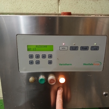<p>Orange light should be ON&nbsp;</p><p>If not reset with green button.</p><p>This controls hydraulic pump.&nbsp;</p>