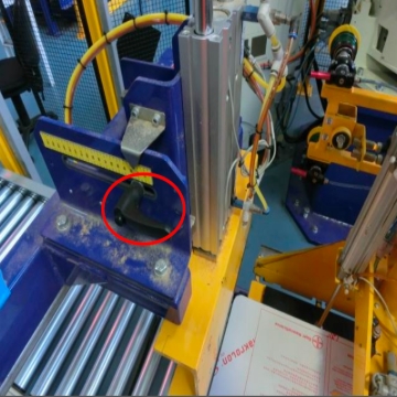 <p>Step 6:
Extend the left cylinder
down; loosen the clamp
to
adjust the cylinder to
meet
the template. Tighten the
clamp once in correct
position.</p>