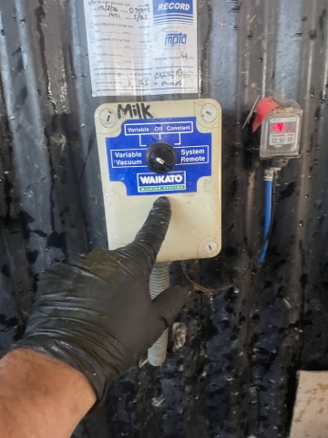 <p>Turn to “off” to turn off cowshed</p>