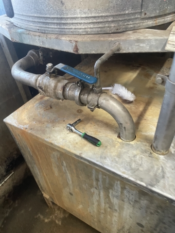 <p>Fill tub with cold water for a rinse - once fill turn off</p>