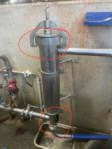 <p>Take out filter sock and put on a new one - old one into bin</p><p>then put back together and close the bottom tap</p>