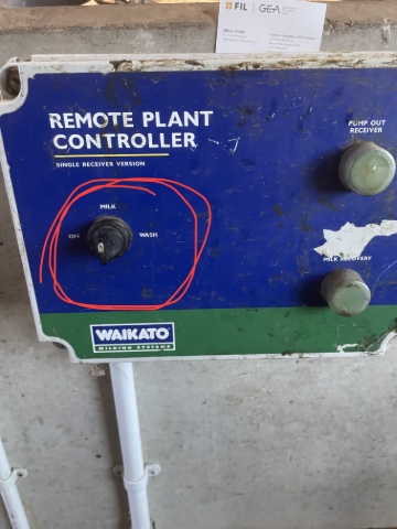 <p>Hold pump out receiver button Untill milk pump has pumped all milk</p><p></p><p>Then push Milk recovery</p><p></p><p>Then turn the button circled in red to wash</p>
