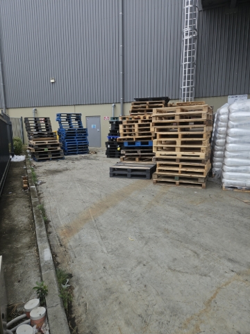 <p>Much improved pallets stacking than previous week.</p>