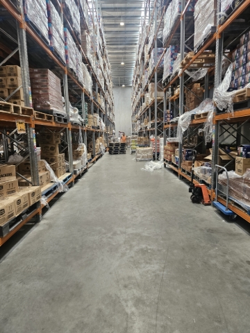 <p>Pallet was pulled by pallet jacks.</p>