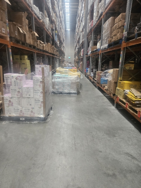 <p>Aisle B is maintained well . </p>