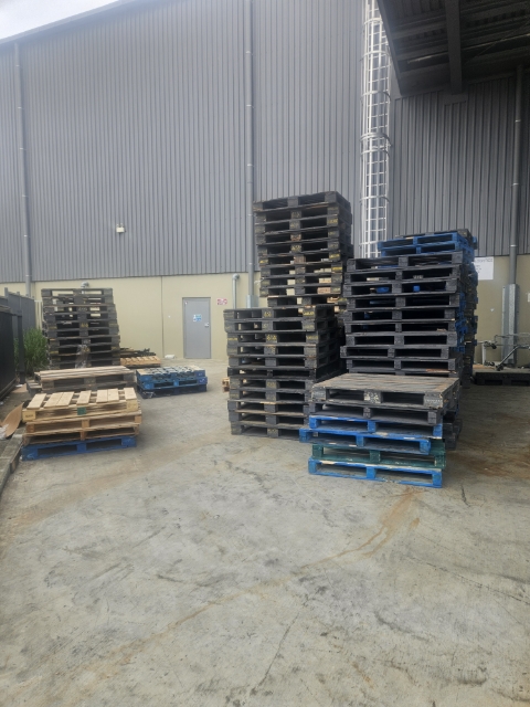 <p>Pallet stacking is well-maintained. Fire exit is not blocked. </p>