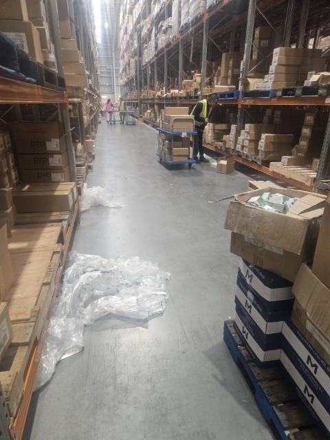 <p>Housekeeping issues in the aisle. </p><p></p><p>The team has done the cleaning around 9.45 am. Second clearing is around 2.45 pm. </p>