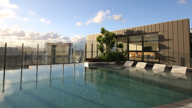 <p>Complex facilities (6AM - 10PM): pool, gym, and BBQ on level 37 (rooftop).
• Make sure to have your keys with you to gain access.</p>