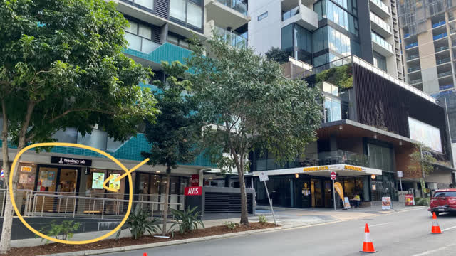 <p>You will be collecting keys @ Teaology Lab on 102/125 Melbourne St, South Brisbane (5-min walk).</p>