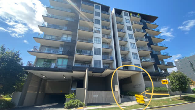 <p>Please find the building front entrance.</p>
