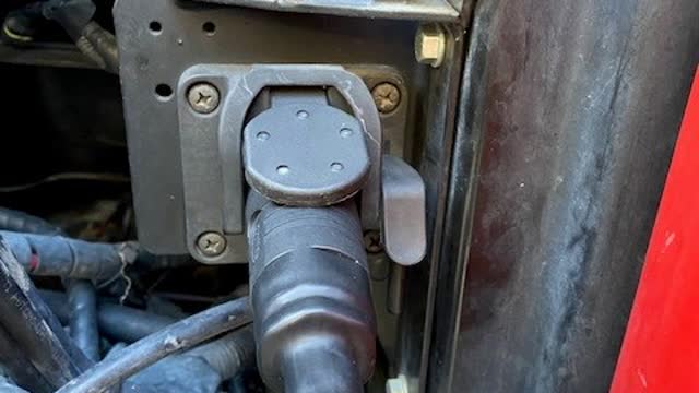 <p>Plug together as pictured</p>
