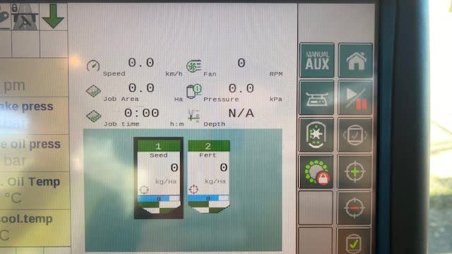 <p>Second tractor monitor screen.</p>