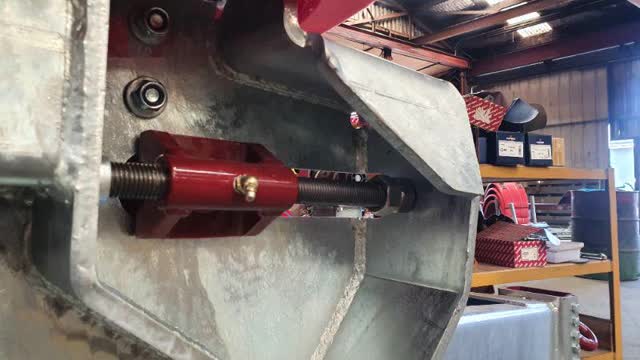 <p>Fully unwind belt tensioners</p>