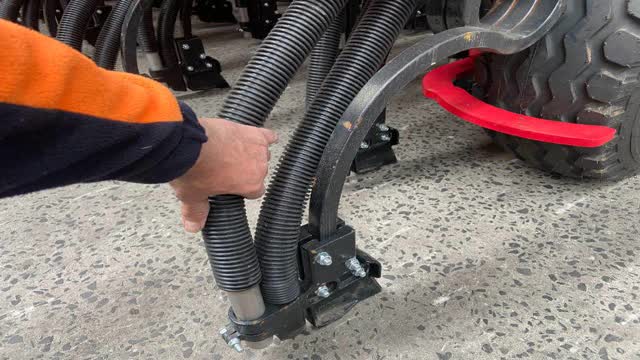 <p>Place front bin hose onto front boot tube first; then place rear bin hose onto rear boot tube , so it clicks 2 to 3 times at least.</p>
