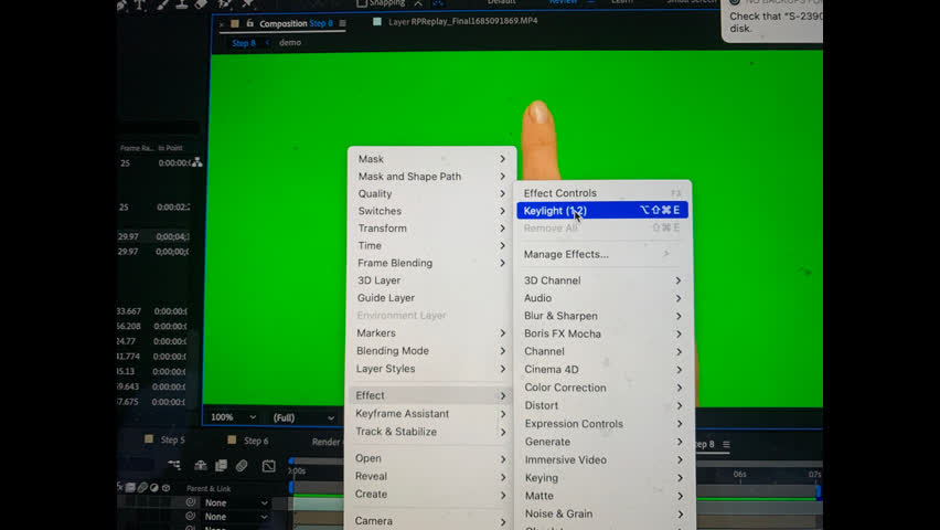 <p>Right click on green.
Effects and keylight</p>
