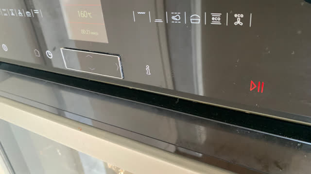 <p>The start button will turn red when the oven is working. If it isn’t red the door won’t be shut properly.</p>