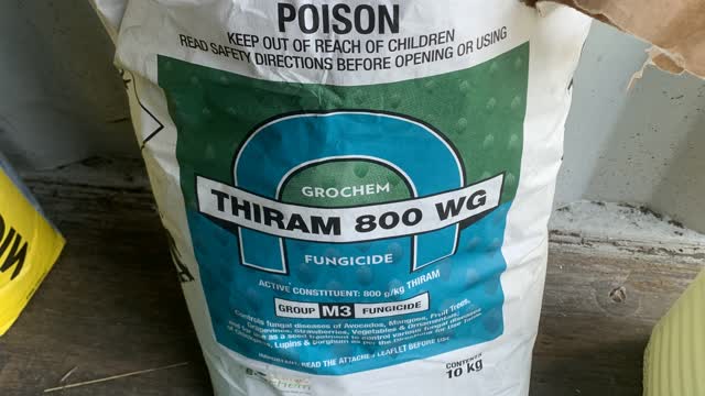 <p>1 full cup is 165g</p>