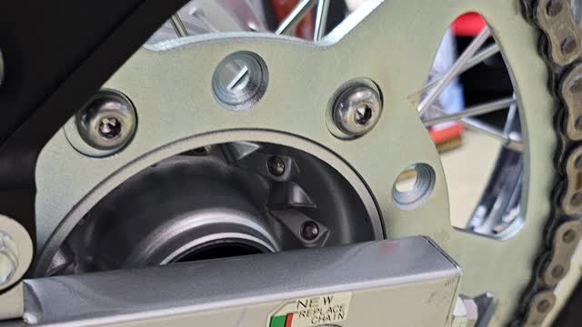 <p>Check the rear sprocket is clean around the bearings, free from mud, plastic, reel twine or even grass</p>