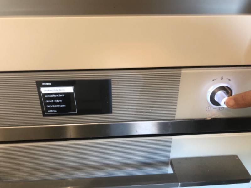 <p>Push the right hand knob in to start.</p>