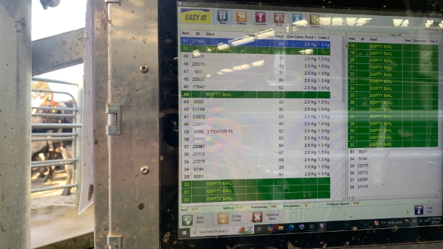 <p>Easy dairy will alert you to problem cows like 3 titters.
It will verbally tell you the bale and which tit not to cup up.
You can check on the screen if you aren’t sure which bale/ tot etc.</p>