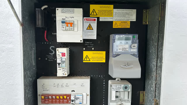 <p>Open the door and prop open with bar on the left side.</p>
