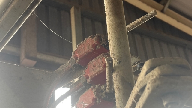 <p>Reverse spring location</p>
<ul>
<li>Bar pushed against bottom spring</li>
</ul>