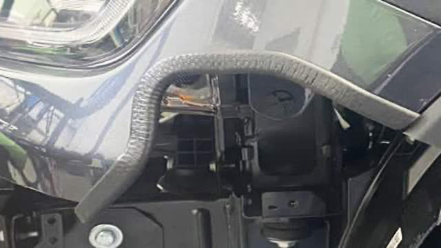 <ol start="27">
<li>Deburr cut section and apply pinch weld along the cut lines on each side of the vehicle.
Refit bolts and clips removed previously to secure in place.
Repeat procedure on opposite side.</li>
</ol>